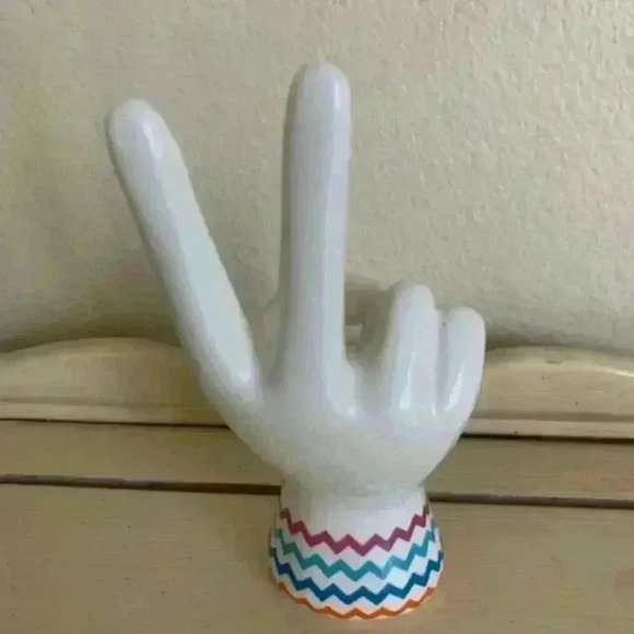 Betsey Johnson Peace Sign Ring Jewelry Stand Trolls Kitsch Rock N Roll F… - Picture 3 of 5